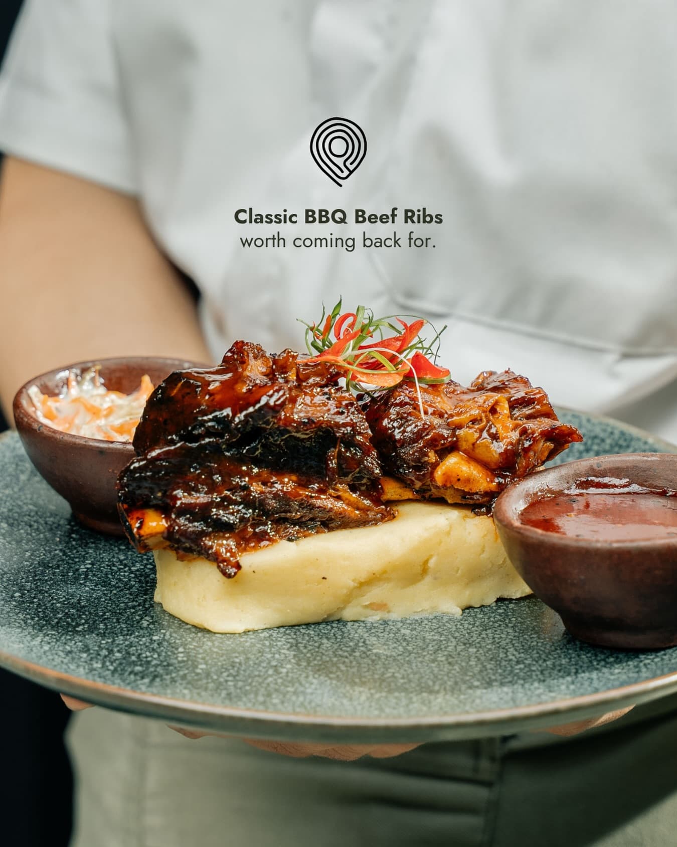 Classic BBQ beef ribs dengan kentang dan saus